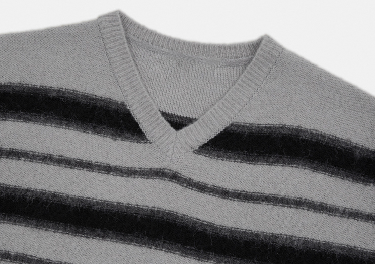 RT No. 3280 V-NECK STRIPED KNITTED SWEATER